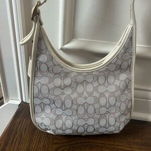 Coach c2588 signature ergo Cream Designer Shoulder Bag nwot